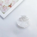 Eleganter weißer Haarclip in Muschelform mit funkelnden silbernen Strasssteinen - 5cm / Weiß Mit Strass