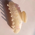 Pince à cheveux en acétate blanc crème avec texture marbrée et lettres miss you en perles - Rayure Beige 11cm