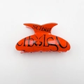 Durchscheinende orangefarbene Haarklammer aus Acryl mit schwarzen Buchstaben und Schmetterling - Orange Schmetterling (8cm)