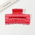 Grande pince à cheveux en résine rouge avec imprimé de motifs cœurs rouge foncé - 8.2cm / Style G (Rouge vif avec cœurs foncés)
