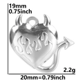 Dettaglio macro del ciondolo cuore di diavolo con dimensioni 19x20mm e peso di 2,2g - Solo Ciondolo (Senza Catena) / Colore acciaio