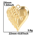 Vue détaillée du pendentif cœur doré avec ailes et pieds de bébé, taille 26mm x 22mm - Pendentif Seul (Sans Chaîne) / Or