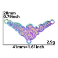Detailopname van de 41mm regenboog hanger met bloemmotief en afmetingen op witte basis - Hanger / Regenboog