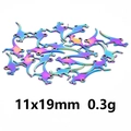 Regenbooggekleurde roestvrijstalen dinosaurus hangers van 11x19mm en 0,3g gewicht - Kleurrijk