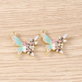 Détail des pendentifs papillon en émail coloré avec strass roses et perles blanches - Style Fleur et Papillon / 5 Pièces / Or Bleu