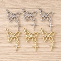 Pendentifs papillon exquis avec perles et étoiles en strass en finitions or et argent - Papillons Évidés Mixtes