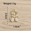Vista detallada de un colgante de oso dorado con perlas de 2,0 cm y un peso de 1,5 g - Oso de Perla Artificial Dorado