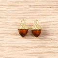 Detail of acorn pendants featuring golden textured caps and amber resin drops for jewelry - 5 Pieces / Hazelnut