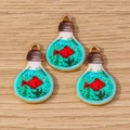 Bulb-shaped goldfish bowl charms with red fish and green enamel in golden finish - 10 Pieces Pack / Bulb Goldfish