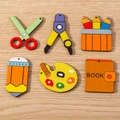 Set de colgantes de madera coloridos con tijeras, paleta y lápiz para manualidades creativas - Mezclado / Paquete de 10