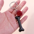 Schicker Schlüsselanhänger mit roter Kunstharzrose und schwarzem Knochenanhänger - Schwarz Blume Knochen
