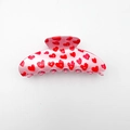 Pince à cheveux en acrylique rose avec motifs de cœurs rouges et fini brillant - Cœurs Rouges Partout / Cœurs 10.5cm