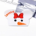 Süße weiße Acryl-Haarklammer Schneemann-Design mit roter Schleife für Mädchen - Schleife 7.2cm