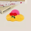 Lebhafte gelbe Strohhut-Haarklammer aus Acetat mit roten Rosen und rosa Akzenten - 8.4cm / Gelbrosa Hut