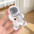 Pinza para el pelo de astronauta en acetato con textura de mármol sostenida en mano - Blanco