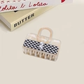 Pinza para pelo de cuadros beige efecto mármol con perlas y diseño de bolso - Forma de Bolso Beige / Beige 7.2cm