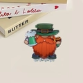 St. Patricks Day Haarklammer mit Kobold-Motiv, grünem Hut und Kleeblatt-Design - Bierhaltender Gnom (Stil C)