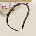 Tortoise shell pattern hair hoop with anti-slip teeth on a vintage book background - Headband Style / 14.5cm / Gray