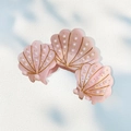 Rosa muschelförmige Haarklammern aus Acetat mit Goldlinien und weißen Perlenverzierungen - 9.4cm / Rosa