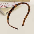 Classic tortoiseshell pattern resin headband with non-slip teeth for secure daily wear - Headband Style / 14.5cm / Amber