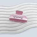 Elegante molletta per capelli in acrilico rosa marmorizzato con quattro perle bianche - Medio / Rosa