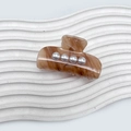 Elegante molletta per capelli in acetato marmorizzato ambra con quattro perle - Medio / Caramello