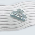 Pinza per capelli azzurro traslucido con quattro perle bianche e lucentezza perlata - Pinza per capelli con decorazione in perle artificiali / 6cm / Verde chiaro