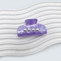 Elegante molletta per capelli in acrilico viola marmorizzato con quattro perle bianche - Pinza per capelli con decorazione in perle artificiali / 6cm / Viola