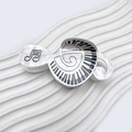 Pinza per capelli a tema musicale in acetato bianco perla con tasti di pianoforte - Stile Nota Musicale Chiave