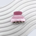 Pince à cheveux en acrylique rose nacré avec texture marbrée et dents métalliques - Rose 3.9cm