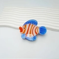 Glitzernde Clownfisch Haarklammer aus Acryl mit orange-weißen Streifen und blauen Flossen - Gestreifter Blauer Fisch 7.7cm