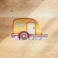 Gelbe Haarspange im Cartoon-Wohnmobil-Design aus Acetat für kreative Frisuren beim Camping - Sonnenschein Wohnmobil