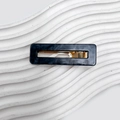 Barrette à cheveux rectangulaire en résine gris marbre avec clip doré sur fond blanc - Vert Foncé