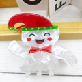 Weihnachtliche Haarklammer Geist mit Nikolausmütze aus weißem Perlmutt-Acryl - Weihnachtsgeist 2 (ca. 7,5 cm)