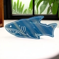 Linda pinza para el pelo de tiburón azul oscuro con textura de mármol y detalle de cristal - Estilo Tiburón Azul / 12.5CM