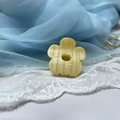 Pince à cheveux fleur jaune pâle à cinq pétales en résine pour coiffure queue de cheval - Jaune Clair 4cm