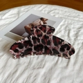 Large tortoiseshell hair claw clip with vintage leopard pattern on white fabric - Dark Red Large Leopard (Ingot Shape)