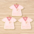 Détail de pendentifs en émail rose uniforme infirmière avec bordure dorée pour DIY - Lot de 10 / Uniforme d'infirmière rose