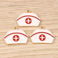 Détails des pendentifs chapeau d'infirmière en émail avec bordure dorée sur bois - Lot de 10 / Coiffe d'infirmière rose