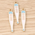 Vue macro de breloques thermomètre en alliage doré et émail pour la création de bijoux - Lot de 10 / Thermomètre Bleu