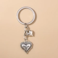 Détail du porte-clés coeur argenté avec gravure I Love You et breloque petit coeur - Double Cœur