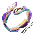 Detailansicht des bunten regenbogenfarbenen Blättermuster-Rings mit 1,7 cm Durchmesser - Regenbogen
