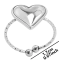 Detailansicht verstellbarer silberner Herzring mit Struktur und 1,7cm Durchmesser - Silber