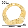 Vue détaillée du pendentif doré montrant les dimensions de 1,7 cm de hauteur et 1,8 cm - Pendentif Uniquement / Doré