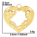 Détail d'un pendentif cœur steampunk de 2,5 cm avec engrenages et plaquage en or 18 carats - Pendentif Seul (Sans Chaîne) / Or