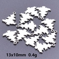 Macro-opname van 13x10mm roestvrijstalen kerstboombedels van 0,4g per stuk - Zilver