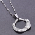 Collier minimaliste en acier inoxydable argenté avec pendentif anneau martelé - Collier / Couleur Acier