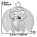 Detalle del tamaño del colgante de escarabajo plateado con diseño del Ojo de Horus - Colgante / Color Acero