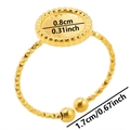 Detalle de anillo dorado ajustable con base de 0,8cm y diámetro interno de 1,7cm - Dorado