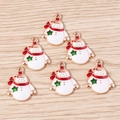 Detalle de colgantes de muñeco de nieve esmaltados con gorros rojos para joyería navideña - Paquete de 10 / Muñeco de Nieve Verde